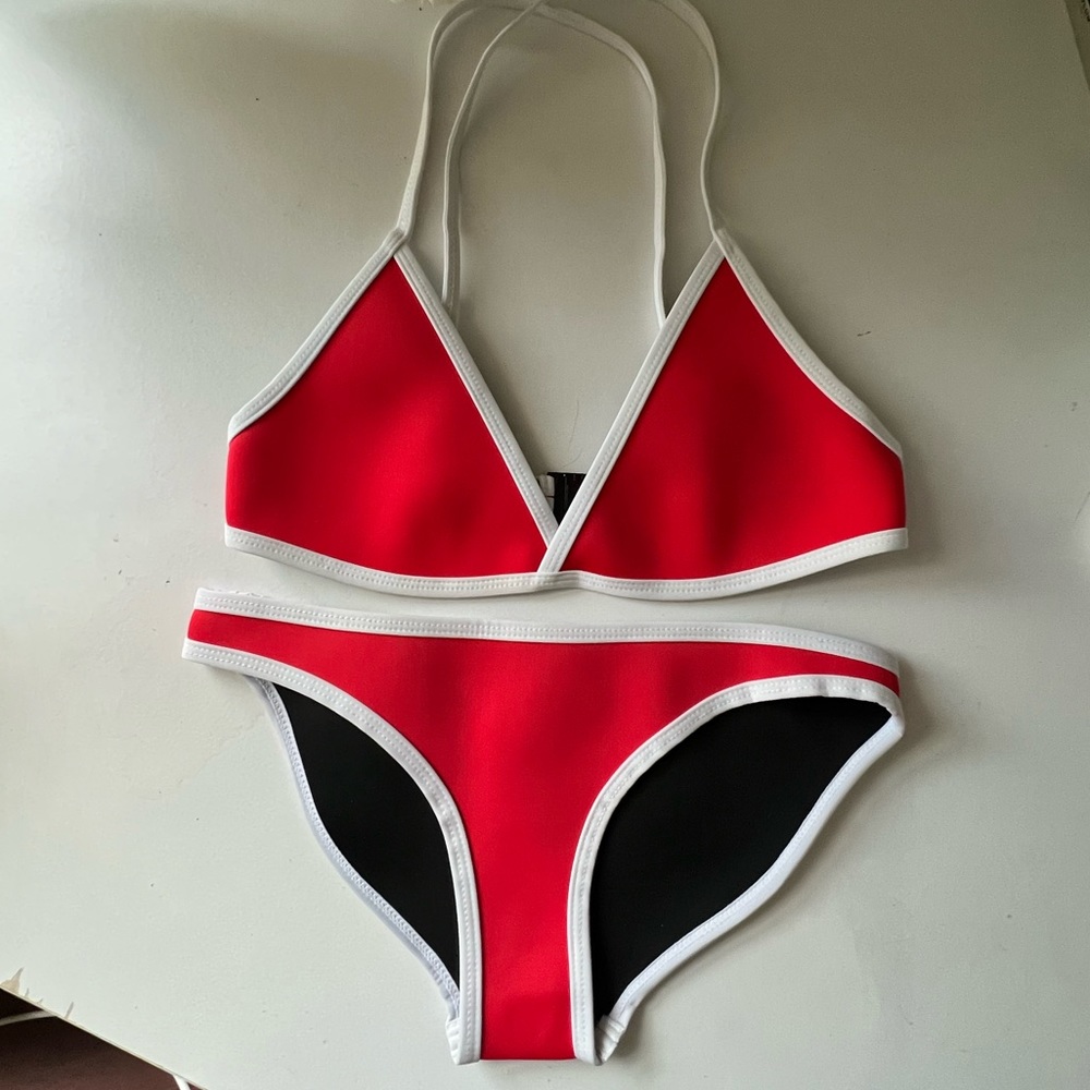 Hoaka Swimwear red and white set